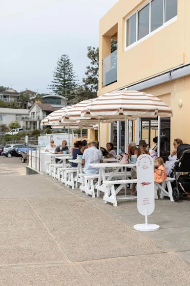 Coffee shop The Beach Eatery in South Curl Curl Beach