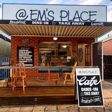 Coffee shop @Em's Place in Culburra Beach