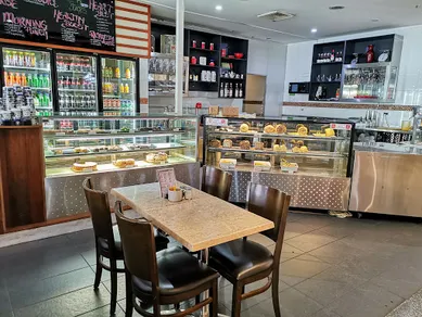 Coffee shop La Montagna Cafe & deli in Winmalee