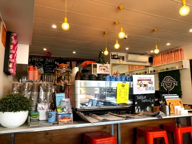 Coffee shop Six Degrees Cafe in Umina Beach