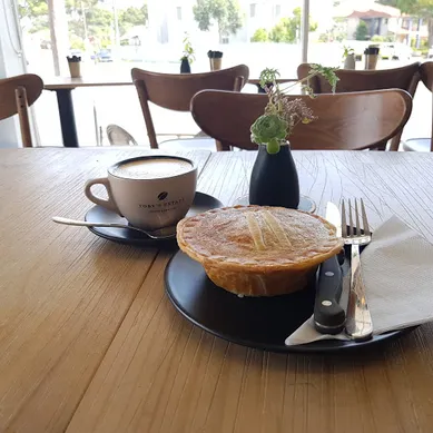 Coffee shop CUP + CREW in Kingsgrove