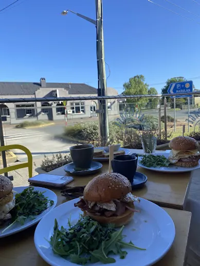 Coffee shop Lazy George Cafe Marulan in Marulan