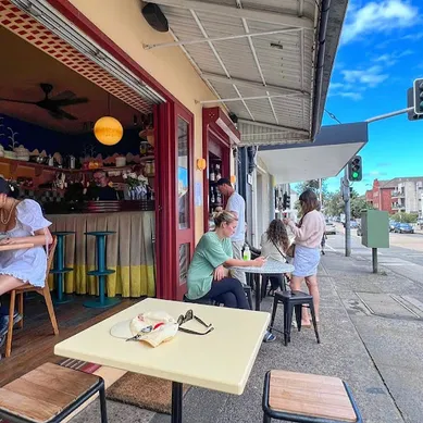 Coffee shop The Shop & Wine Bar in Bondi Beach