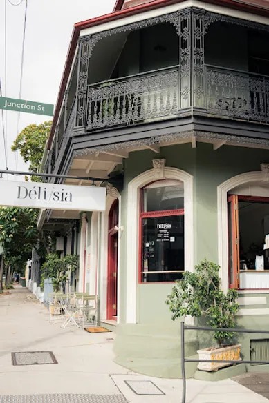 Coffee shop Delisia Panino & Espresso Sydney in Forest Lodge