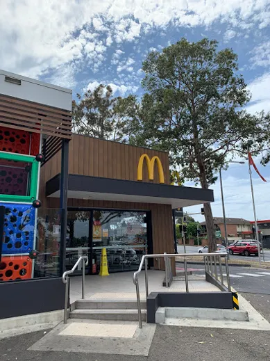 Coffee shop McDonald's Granville in Granville