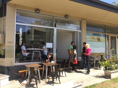 Coffee shop Graze N Cakes in Avalon Beach