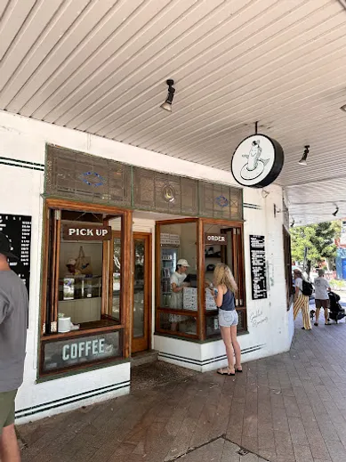 Coffee shop Lox In A Box in North Bondi