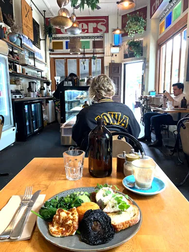 Coffee shop Hunter's Corner in Redfern