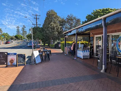 Coffee shop Waves in Avoca Beach