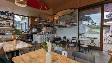 Coffee shop Butterbox Cafe Long Reef Beach in Collaroy