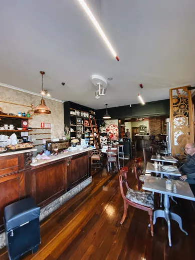 Coffee shop Revolver Cafe in Annandale