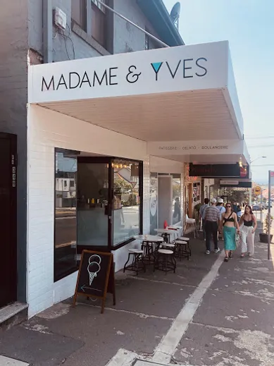 Coffee shop Madame & Yves in Clovelly